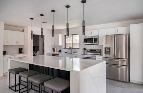 Greater Fondren Southwest House | Your home with 10beds,Backyard,Pool table, free parking, pet friendly