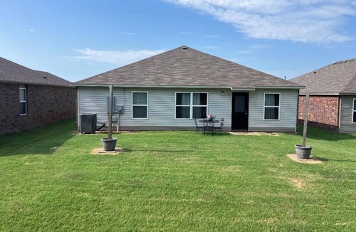 Stillwater House | “Your Honey Bee”100%,Newer4-bedroom housewith everything incharming Stillwater,“