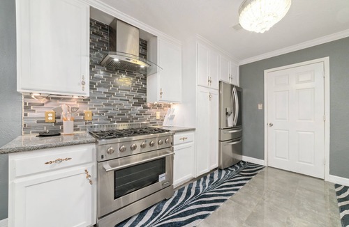 Sharpstown House | Your Houston Another Home, 4BR/2BA, near Galleria & Med Center Modern Central