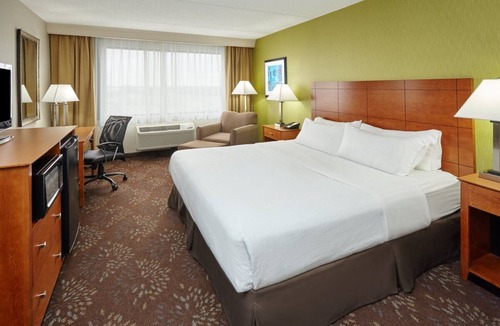 Matteson House | Your Illinois Adventure Awaits! 2 Affordable Units, Free Parking!