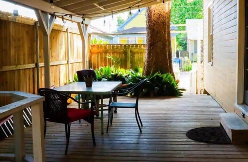 Freetown - Port Rico House | Your Lafayette Home Base