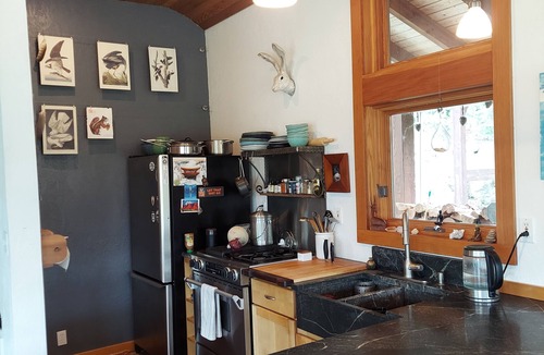 Sandpoint Cottage | Your Lake & Mountain vacation awaits.