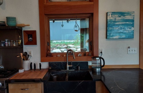 Sandpoint Cottage | Your Lake & Mountain vacation awaits.