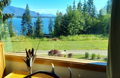 Sandpoint Cottage | Your Lake & Mountain vacation awaits.