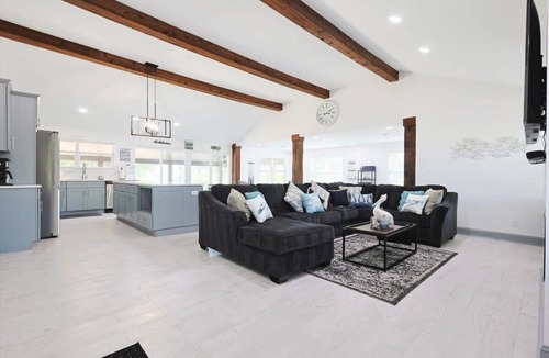 Quinlan House | Your Lakeside Destination - 3 Bedrooms, Lake Access