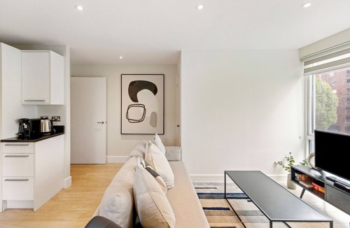 Elephant and Castle Apartment | Your London Home: 1BR Flat with Modern Amenities