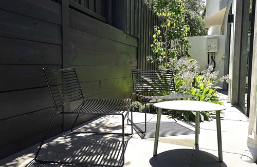 Hampton Apartment | Your luxe 2 bed Hampton Haven with parking