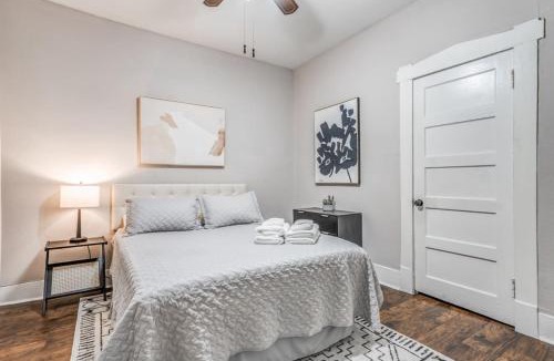 New Pathways Apartment | Your Midtown Getaway - Central, Walkable and Calm