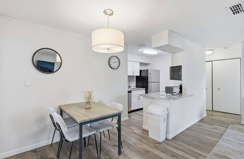 Hurstbourne Acres Apartment | Your Modern Escape at 502