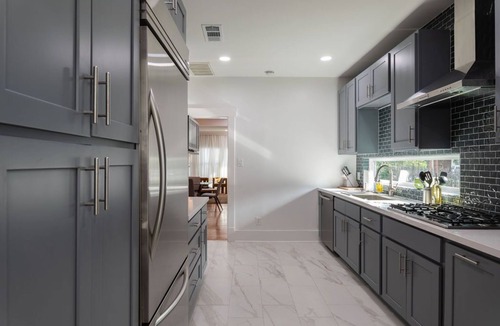Montrose House | Your Montrose Gem! Sleeps 55/20BR/8BA/11PA ✮