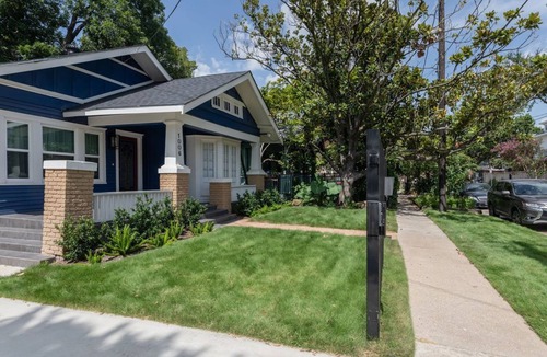 Montrose House | Your Montrose Gem! Sleeps 55/20BR/8BA/11PA ✮