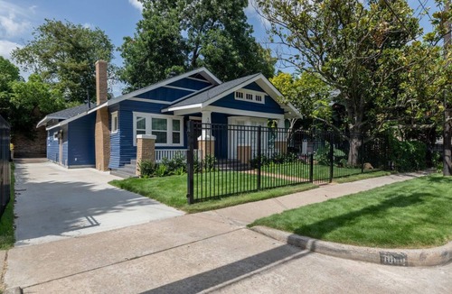 Montrose House | Your Montrose Gem! Sleeps 55/20BR/8BA/11PA ✮
