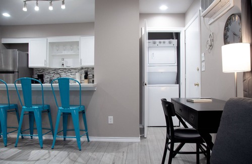 Montrose Apartment | Your Montrose Studios! Sleeps 40/20BR/20BA/20PA