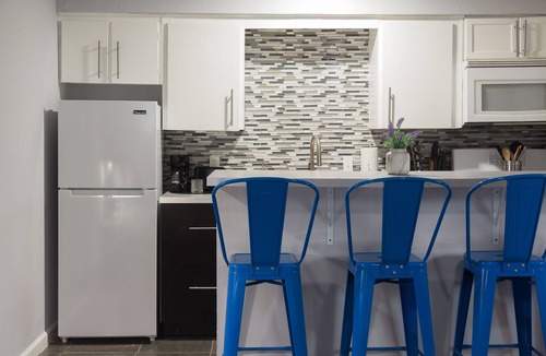Hyde Park Apartment | Your Montrose Studios! Sleeps 38/19BR/19BA/19PA
