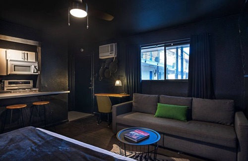 Neartown Apartment | Your Montrose Studios! Sleeps 36/18BR/18BA/18PA