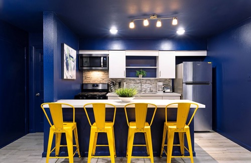 Montrose Apartment | Your Montrose Studios! Sleeps 52/26BR/26BA/26PA