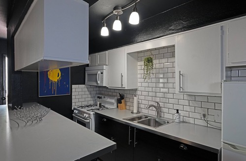 Neartown Apartment | Your Montrose Studios! Sleeps 48/24BR/24BA/24PA