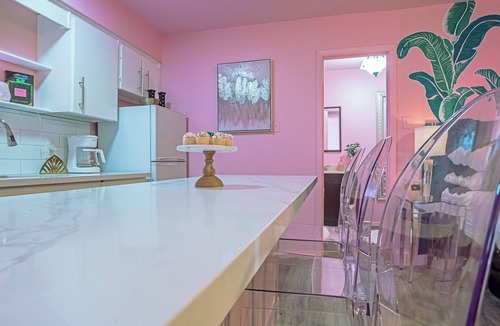 Neartown Apartment | Your Montrose Studios! Sleeps 24/12BR/12BA/12PAn