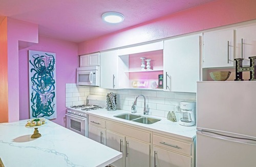 Neartown Apartment | Your Montrose Studios! Sleeps 58, 29BR/29BA/29PA ⭐️⭐️⭐️⭐️⭐️