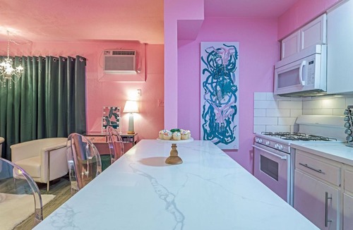 Neartown Apartment | Your Montrose Studios! Sleeps 58, 29BR/29BA/29PA ⭐️⭐️⭐️⭐️⭐️