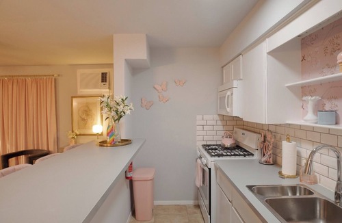 Hyde Park Apartment | Your Montrose Studios! Sleeps 62/33BR/33BA/25PA