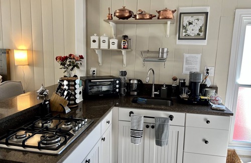 El Sobrante Cottage | Your Most Romantic and Peaceful Getaway