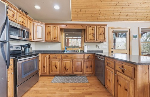 Murphy Ski Chalet | Your Mountain Base-Where Trail Ends & Views Begin