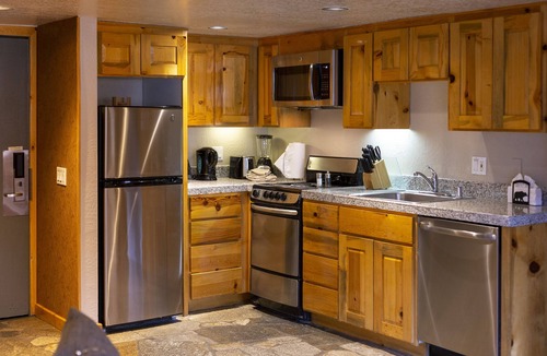 Olympic Valley Hotel | Your Mountain Hideaway! Free Parking, Outdoor Spa Tub, Full Kitchen!