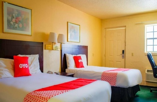 Duncan Hotel | Your Next Duncan Stay With Parking Near Outdoor Trails And Great Eats