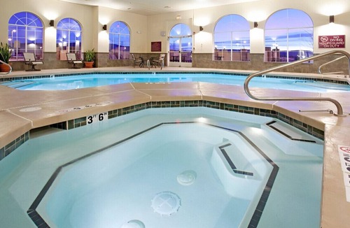 Farmington House | Your Next Vacation is Waiting for You!