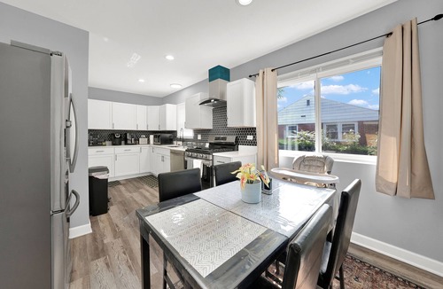 Des Plaines House | Your Next Vacation Home