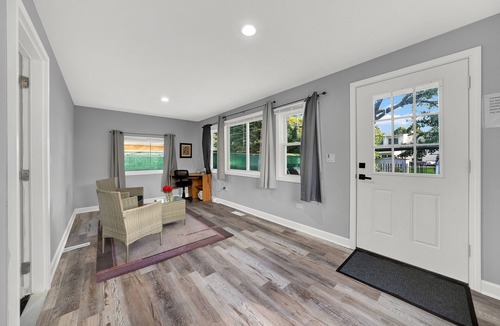 Des Plaines House | Your Next Vacation Home