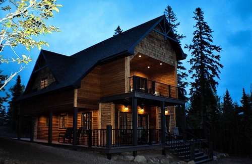 Lutsen Cabin | YOUR NORTH SHORE ESCAPE STARTS HERE-LUXURY CABIN IN THE HEART OF LUTSEN MTNS!