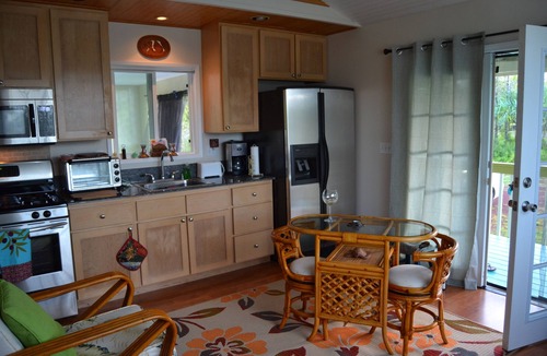 Keaau Cottage | your own cottage, hear the ocean!