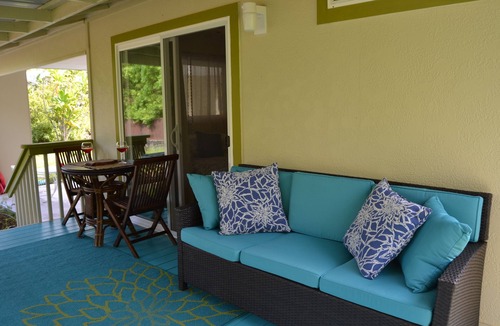 Keaau Cottage | your own cottage, hear the ocean!