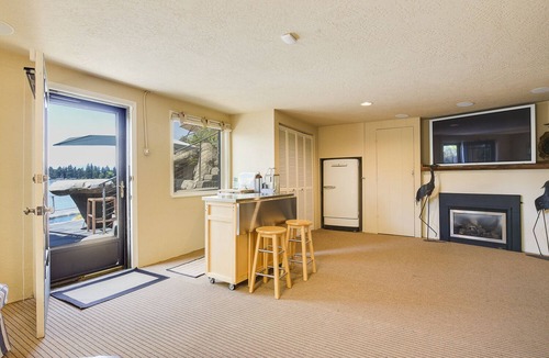 Bremerton House | Your Own Private Urban Oasis