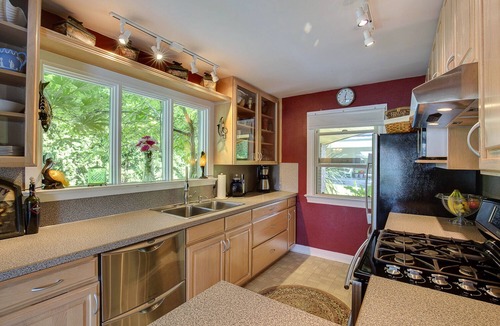 Bremerton House | Your Own Private Urban Oasis