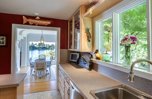 Bremerton House | Your Own Private Urban Oasis