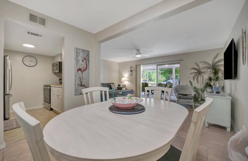 Bayview Condo | Your own tropical resort! Heated Pool & Pickleball