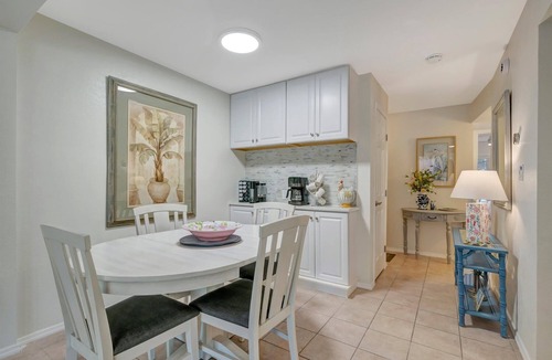 Bayview Condo | Your own tropical resort! Heated Pool & Pickleball