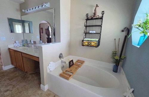 Tropic House | Your Paradise Cave Vacay
