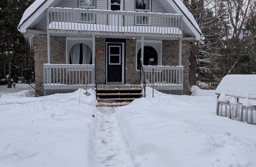 Rawdon Ski Chalet | Your Party House! Soundproof music room.Near parks & beach. Your perfect getaway