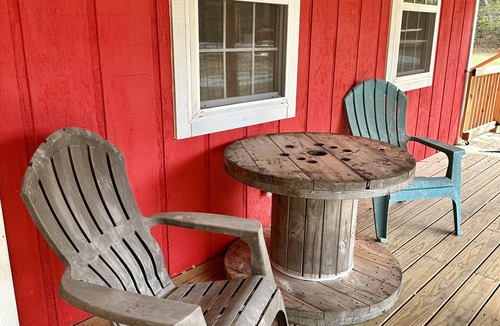 Wayne County Cabin | Your peaceful country vacation spot on a working farm. Get fresh farm eggs!