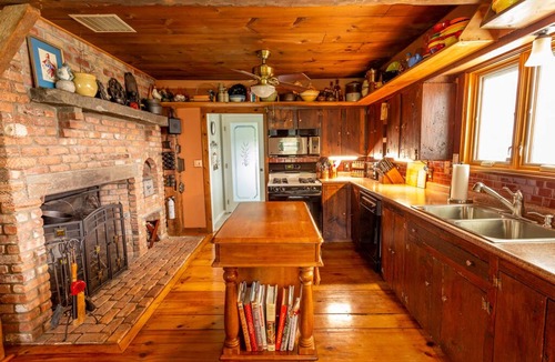 Oak Hill House | Your peaceful, private retreat, PERFECT FOR READAWAYS! Incredible views!