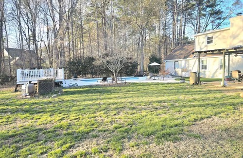 Weddington House | Your Peaceful Secured Garden Escape Guest House.