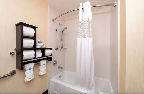Glenwood Springs Hotel | Your Peaceful Mountain Escape! Free Breakfast, Indoor Pool, Free Parking!
