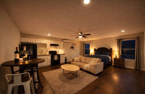 Barker House | Your Perfect 6BR Getaway w/Basketball Court