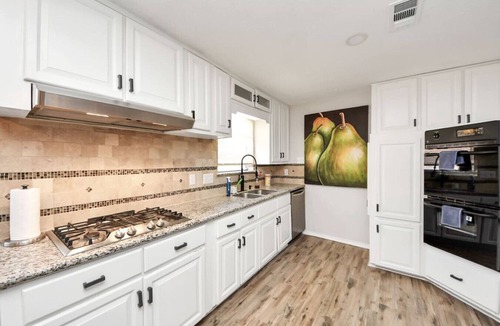 Barker House | Your Perfect 6BR Getaway w/Basketball Court