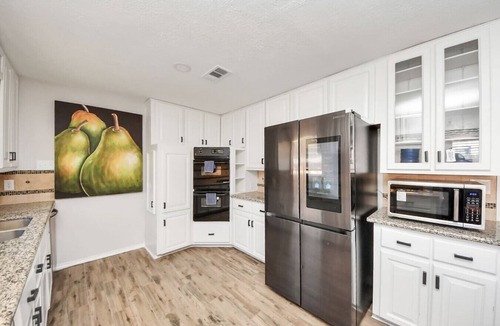 Barker House | Your Perfect 6BR Getaway w/Basketball Court