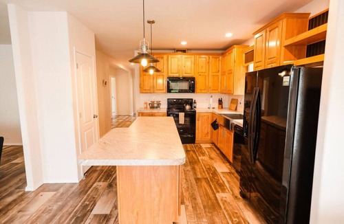 Forks House | Your perfect Base Camp: Central, pet friendly w/Starlink